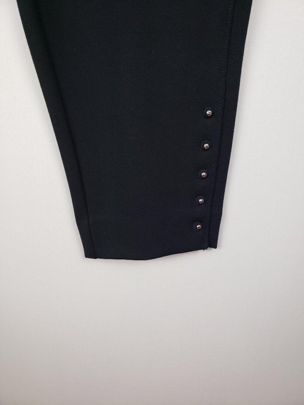Chicos NWT Black Ponte Rivet Stud Legging Pull On Pants Womens 3/US 16 - Picture 4 of 11